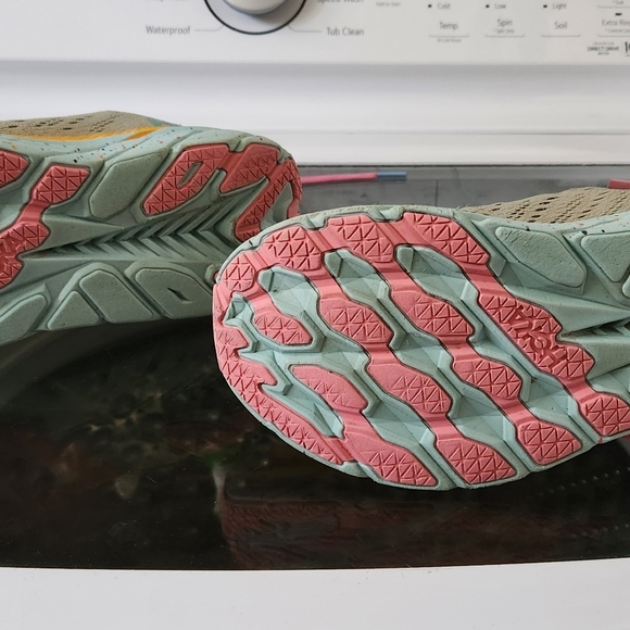 2 pairs of practically new HOKA - Picture 8 of 11
